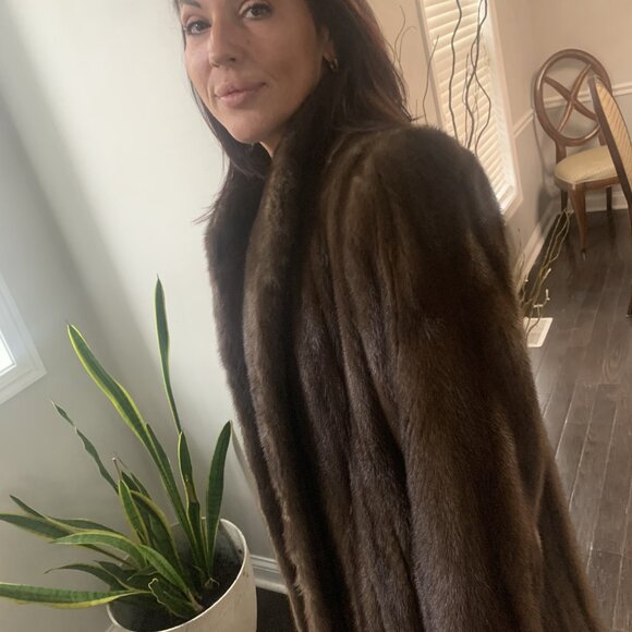 Top Quality Natural Full-Length, Fully Let-out Female Mahoghany Mink Coat - Picture 5 of 6